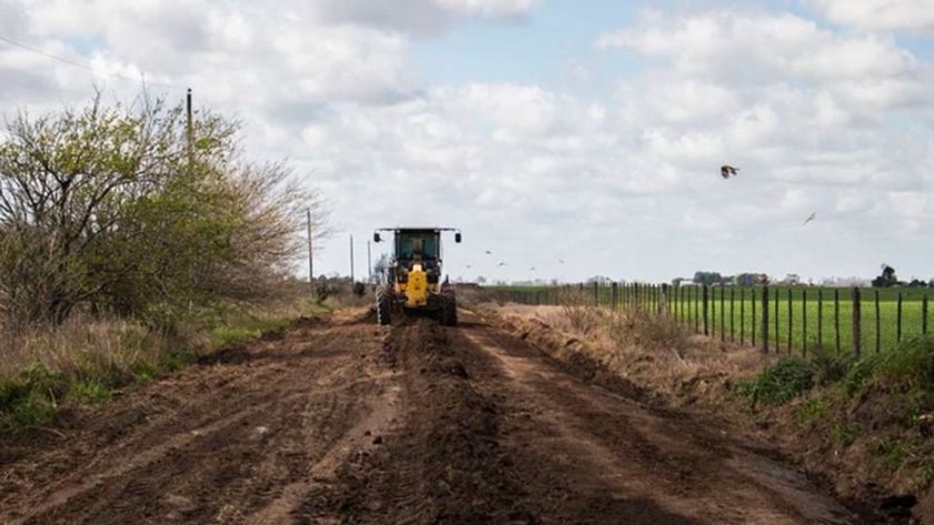 Agroindustria entregó maquinaria para reparar caminos rurales