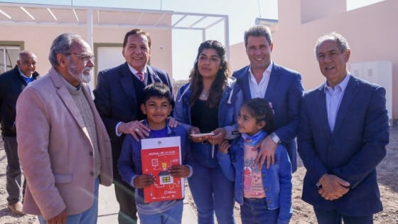 Sergio Uñac entregó las llaves a adjudicatarios de más de 50 viviendas en Albardón