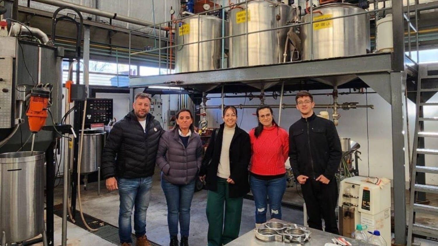 Del monte a la industria: un emprendimiento argentino logra transformar la resina de brea en ingrediente para alimentos