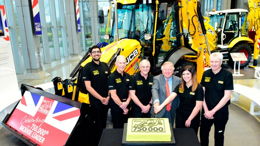 Día histórico para JCB, quien acaba de producir su retroexcavadora número 750,000