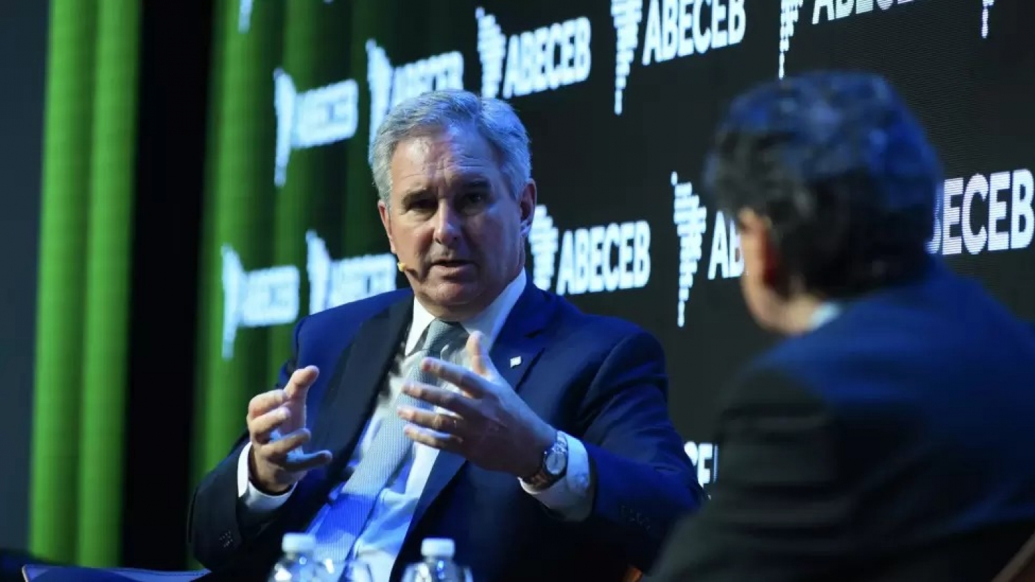 El Foro ABECEB 2025 marcó el pulso del poder: optimismo moderado y cautela sobre la gobernabilidad