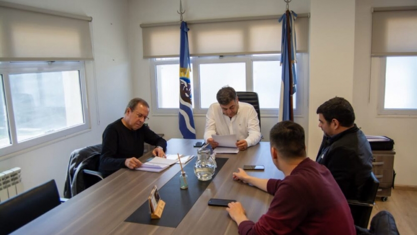 Producción avanza en la regularización del funcionamiento de los aeropuertos santacruceños