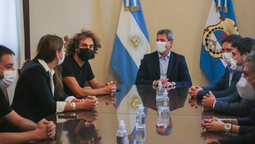 Sergio Uñac recibió a representantes de la Unión Industrial Argentina Joven