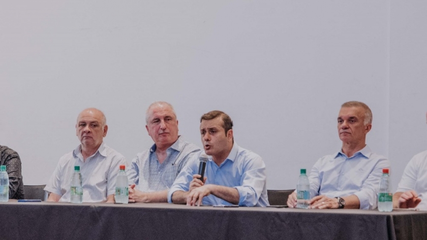 Herrera Ahuad entregó recursos a todos los municipios de Misiones