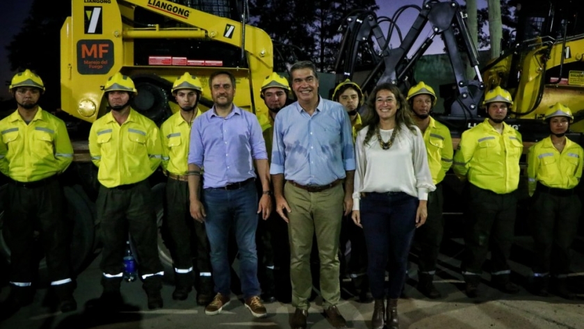 Capitanich y Cabandié lanzaron la nueva brigada de incendios forestales y entregaron equipamiento