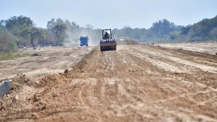 Formosa: El estabilizado granular del camino vecinal 4000, está en la etapa final