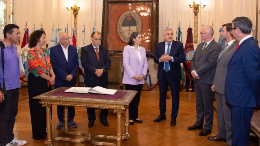 El gobernador Morales saludó a la Embajadora de Chile en Argentina