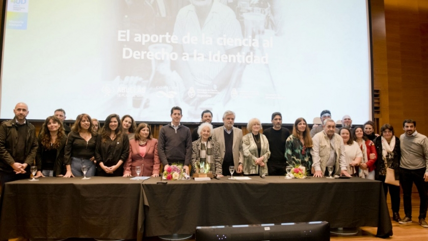 La genetista Mary-Claire King fue homenajeada en el Ministerio de Ciencia
