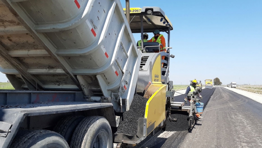 Buenos Aires: comenzó la pavimentación de la autopista RN33