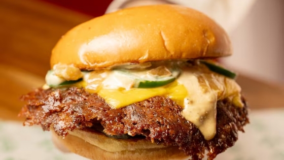 La ciencia detrás del sabor: cómo la técnica smash conquistó las hamburgueserías de Buenos Aires