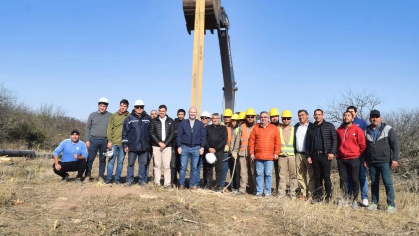 Raúl Jalil recorrió el avance de obra del Gasoducto Lavalle-Catamarca