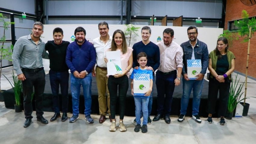 Capitanich entregó 20 viviendas a trabajadores y trabajadoras de la CGT en la zona sur de Resistencia