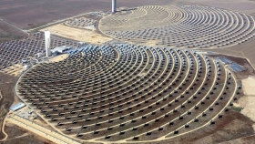 La bendición de Israel que aprovecha impresionantes desiertos e inaugura la más grande planta de energía termosolar de su historia