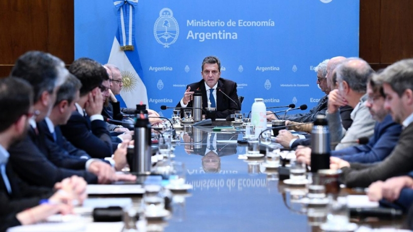 Massa se reunió con el equipo económico en el Palacio de Hacienda