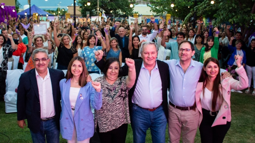 En Gancedo, Capitanich entregó 38 viviendas, inauguró una plazoleta y el natatorio municipal