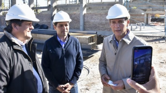 <Gutiérrez recorrió la finalización de la obra de gas en el barrio HiBePa