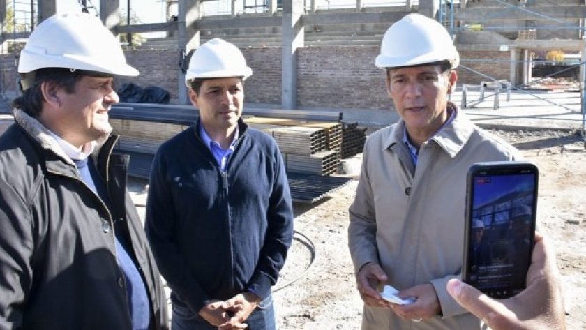 Gutiérrez recorrió la finalización de la obra de gas en el barrio HiBePa
