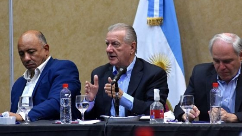 Mesa de diálogo entre el Gobierno provincial, intendentes y trabajadores