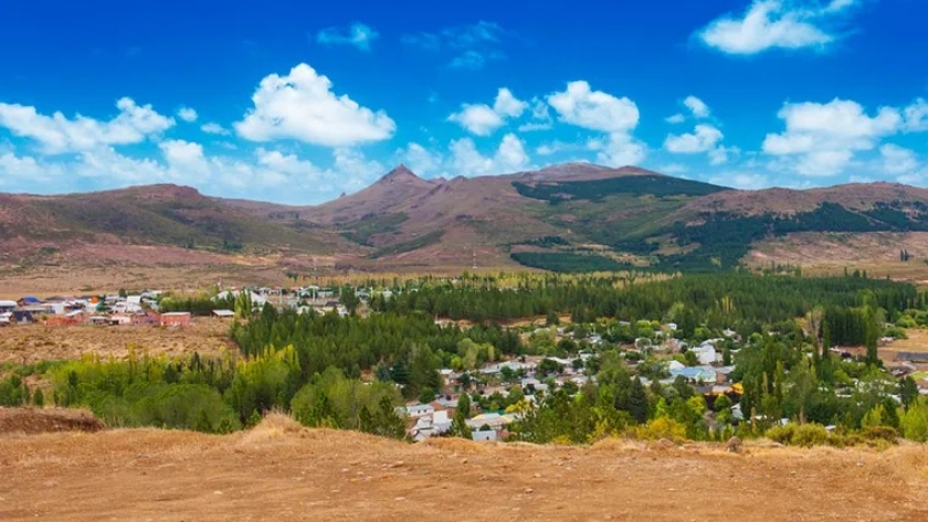 Las Ovejas, el rincón patagónico que combina cordillera y termas