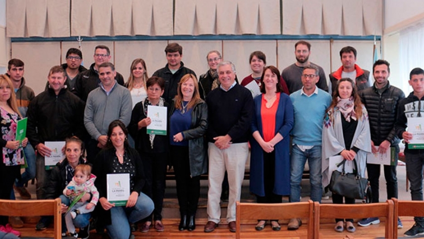 Emprendedores de Santa Rosa reciben créditos del Ministerio de Producción de La Pampa