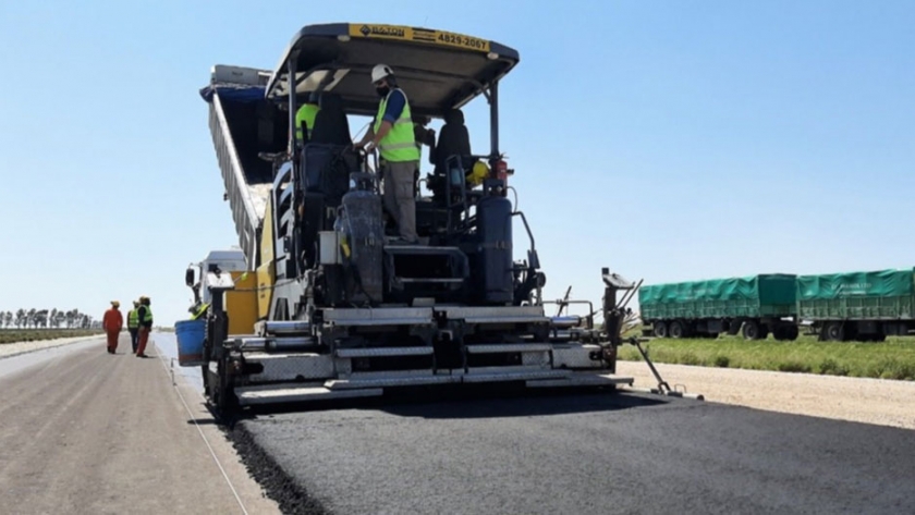 Comenzó la pavimentación de la Autopista RN 33 entre Bahía Blanca y Tornquist