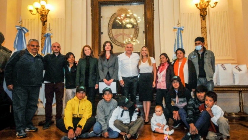 El gobernador Morales saludó a la comunidad educativa de la Escuela 219 de Yaquispampa
