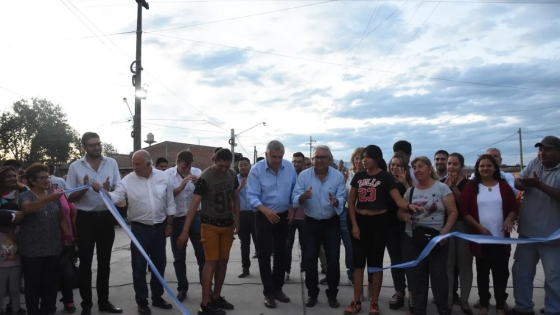 <Morales inauguró una obra de pavimentación en San Pedro y entregó subsidios a 46 comparsas de la provincia