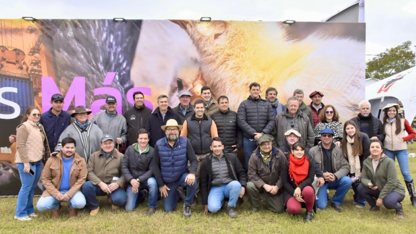 El gobernador Zdero acompañó hoy a las cabañas chaqueñas en la exposición nacional de razas de Corrientes