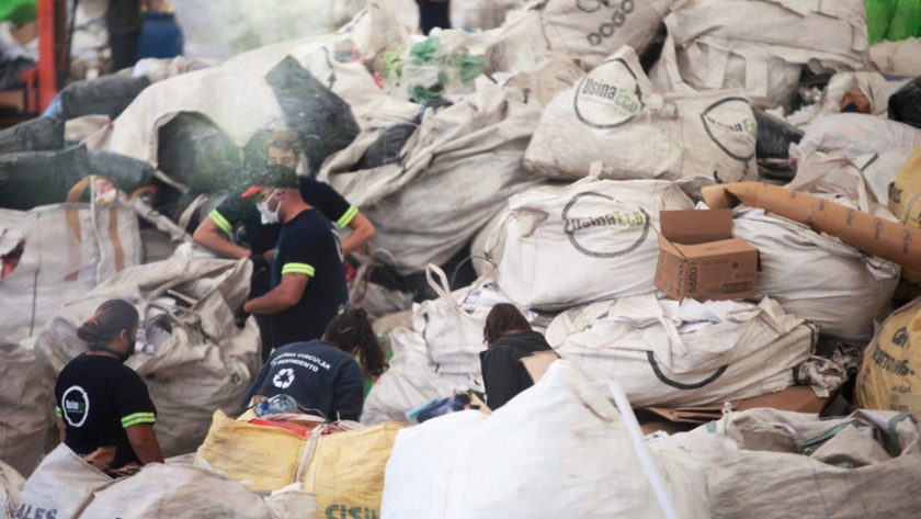 Cabandié: "El primer acto de solidaridad ambiental es separar en origen nuestros residuos"