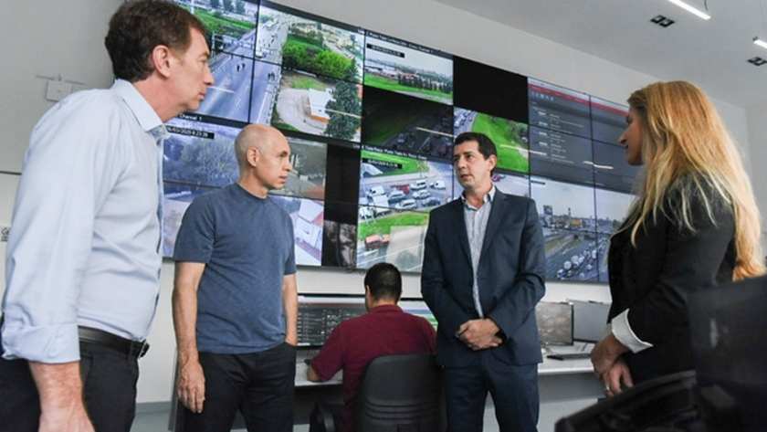 Horacio Rodríguez Larreta y Eduardo "Wado" de Pedro visitaron el Centro de Monitoreo Urbano Norte de Villa Martelli