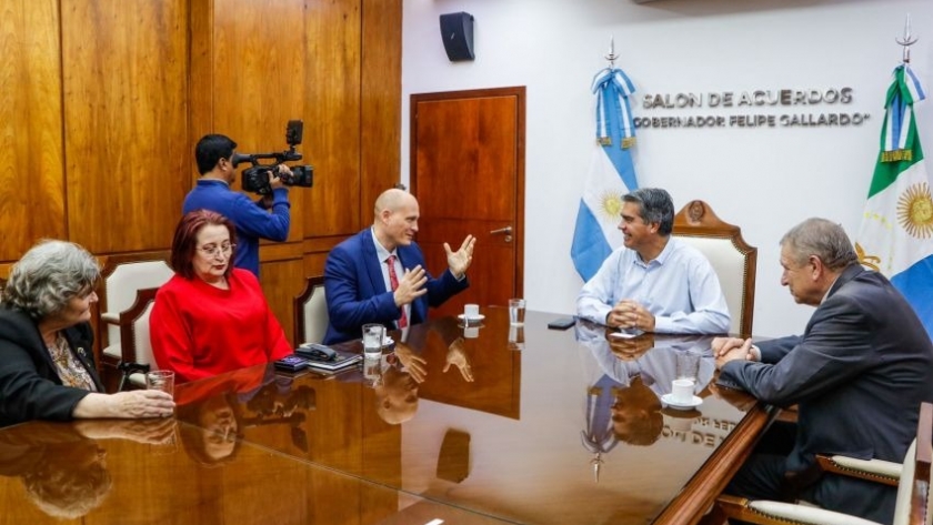 Capitanich recibió al embajador de Bulgaria, quién destacó el sistema de cooperación con las colectividades