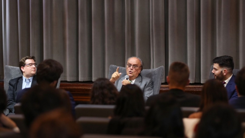 Mendiguren se reunió con jóvenes dirigentes a los que convocó a “repensar a la Argentina detrás de objetivos concretos”