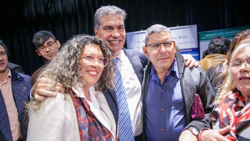Liderazgo para la transformación social: Capitanich entregó diplomas y destacó los proyectos “que transforman comunidades”