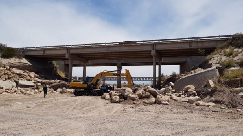 Inician obras de control de erosión en el puente Arroyo Los Pozos sobre la ruta 40