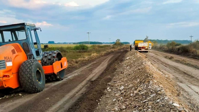 Reconstruyen caminos productivos del departamento Nogoyá