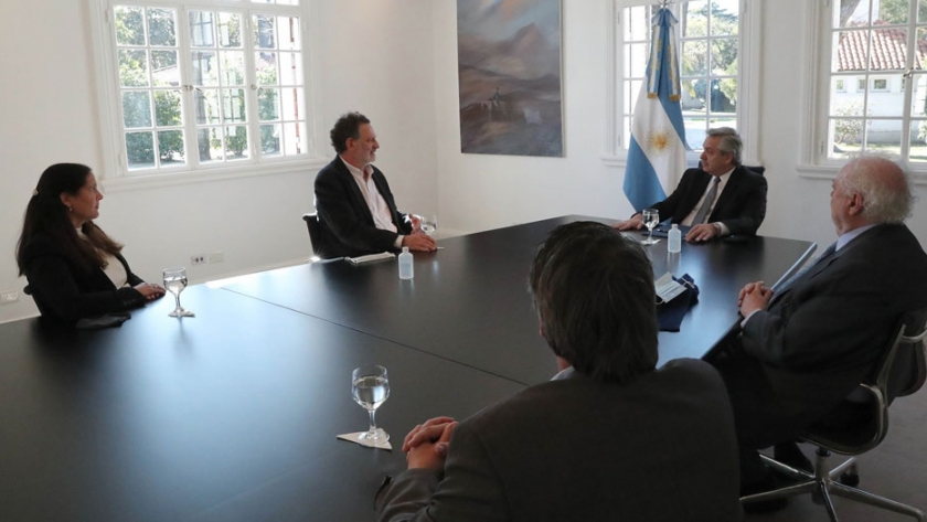 El Presidente se reunió con científicos que realizan la investigación del suero equino hiperinmune