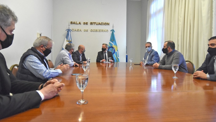 Arcioni se reunió con miembros de su gabinete para abordar las gestiones realizadas ante el gobierno nacional en Buenos Aires