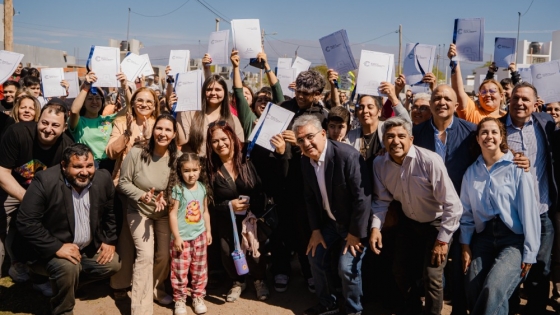 Valle Viejo: 53 familias recibieron viviendas y 119 títulos de propiedad con apoyo provincial