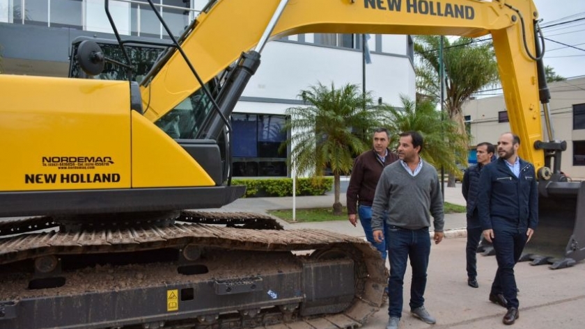 Producción entregó maquinaria para infraestructura rural al municipio de San Martín