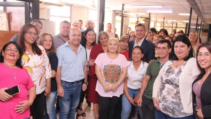 Zdero saludó y dialogó con trabajadores de casa de gobierno