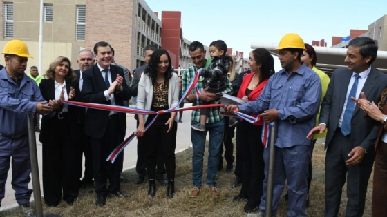 Zamora inauguró el moderno barrio “Costanera Uno” en el sudeste capitalino