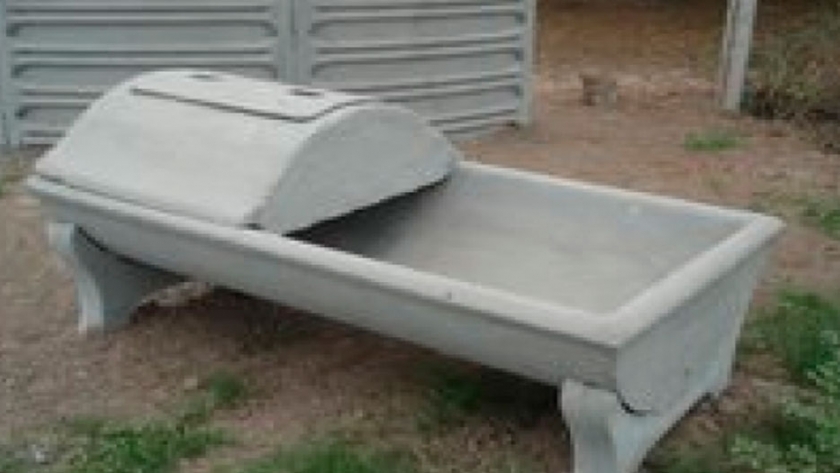 Bebederos con cubre flotante, de Premoldeados Areco