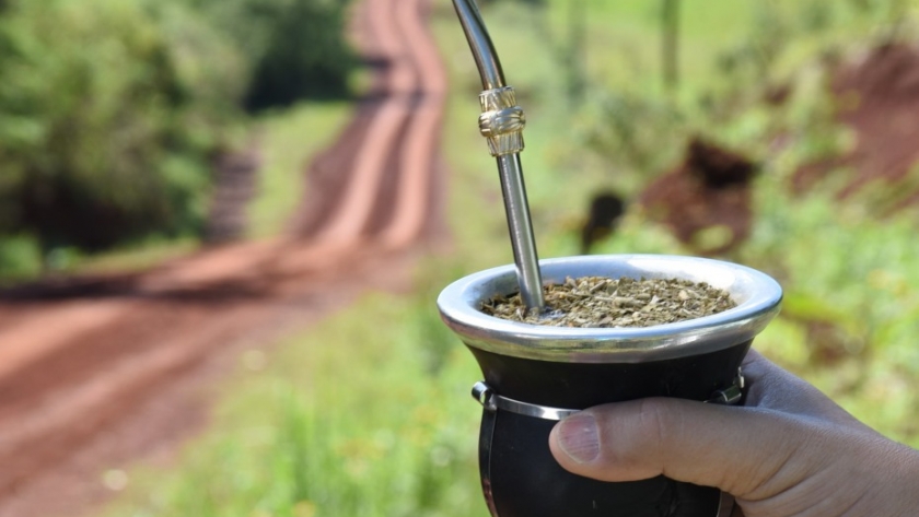 El INYM entregó donaciones de yerba mate a entidades sociales y asociaciones civiles