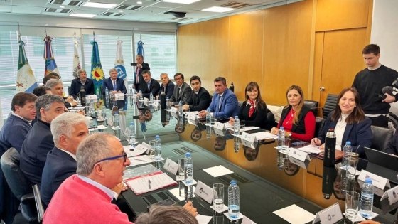 Gobernadores exigen a Nación redistribuir el impuesto a los combustibles y fondos del Tesoro