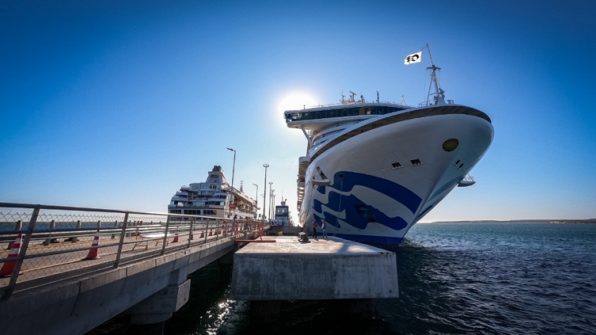 El crucero Sapphire Princess arribó a Puerto Madryn en su primera recalada de la temporada