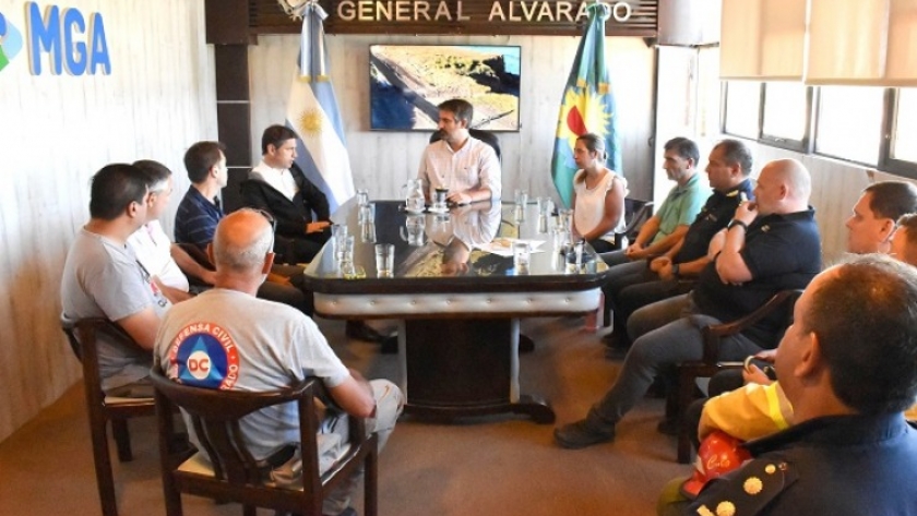 Kicillof visitó Miramar y garantizó el despliegue de la Provincia para asistir a los damnificados por el temporal