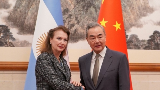 Mondino y el Canciller chino acuerdan potenciar la relación política y comercial