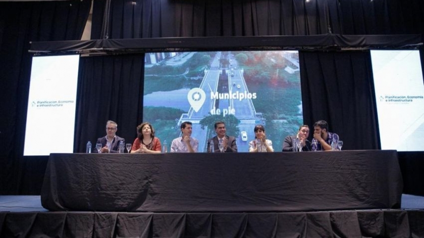 Capitanich y De Pedro entregaron equipamiento y anunciaron inversiones para mercados municipales