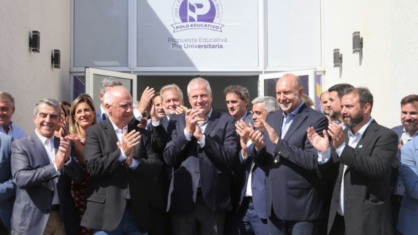 Perotti encabezó la inauguración del edificio del Polo Educativo Puerto General San Martin dependiente de la UNR