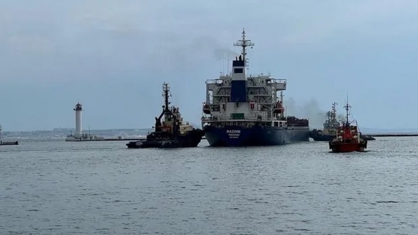 Tras el acuerdo entre Rusia y Ucrania salió el primer barco con granos de Odesa
